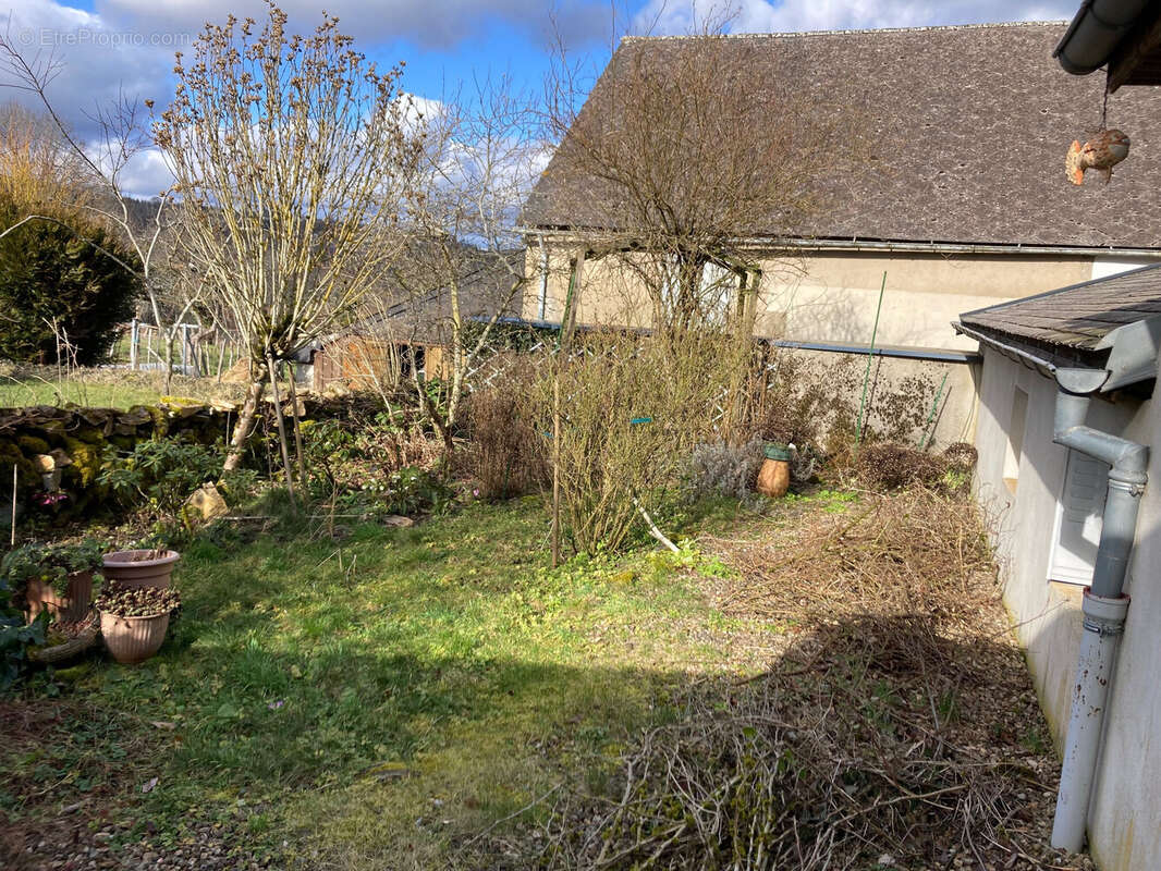 Maison à ROUSSILLON-EN-MORVAN