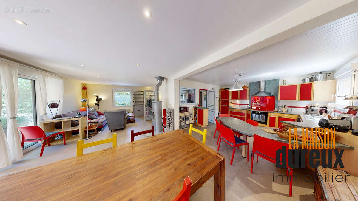 Maison 163 m² à Arc-Les-Gray  - photo 6