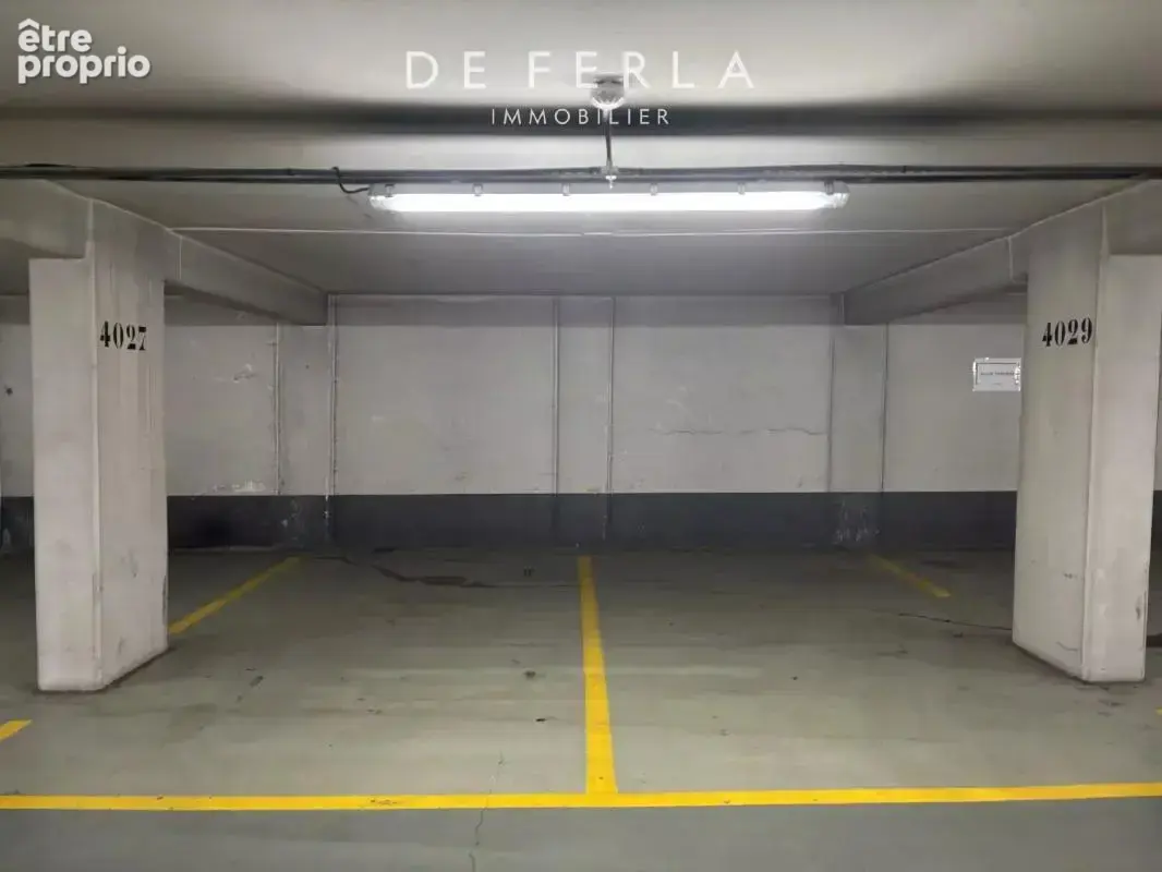 Parking à PARIS-8E
