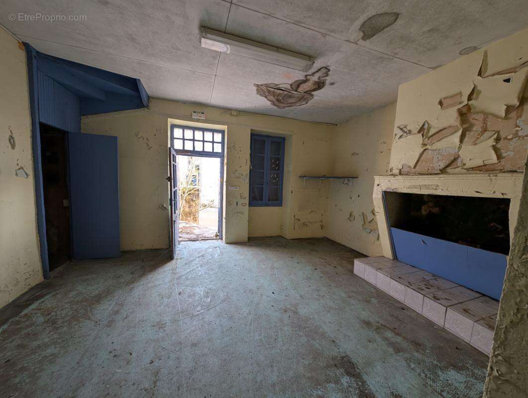SALLEBOEUF 2 maisons en pierre à rénover sur 800m²  210 000 € - photo 5