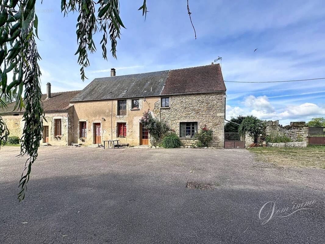 Maison à VIC-SOUS-THIL
