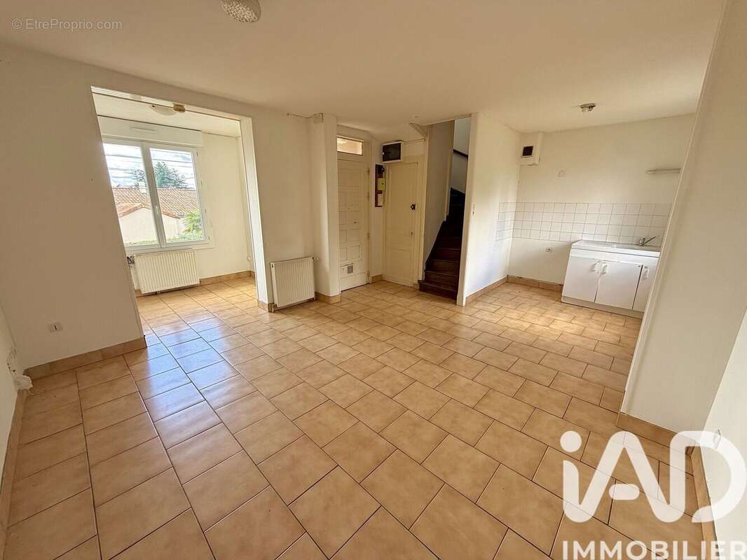 Maison 65 m² à Montmorillon  - photo 4