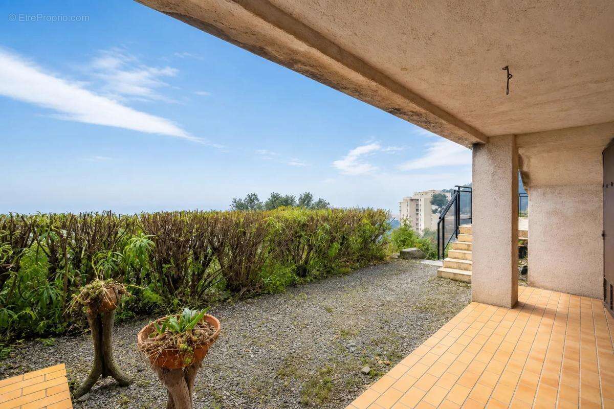 Maison à SAINT-LAURENT-DU-VAR