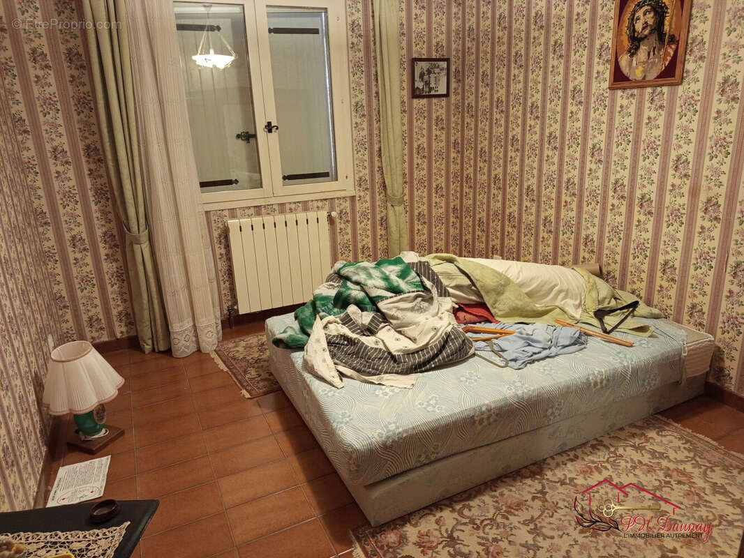 Maison à SAINT-JULIEN-LES-ROSIERS