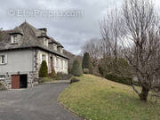 Maison à VIC-SUR-CERE