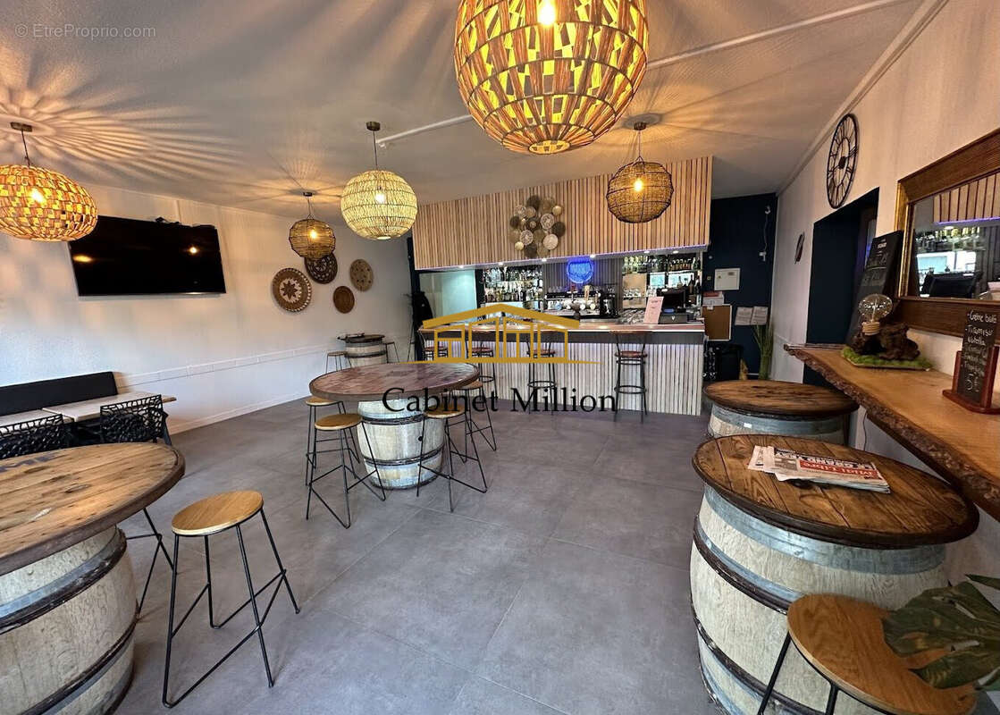 Commerce à VIC-LA-GARDIOLE