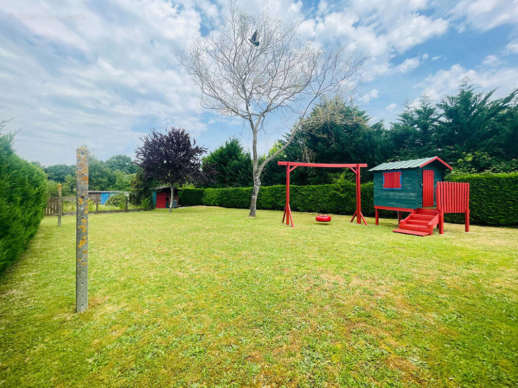 Maison à SAINT-JULIEN-DES-LANDES