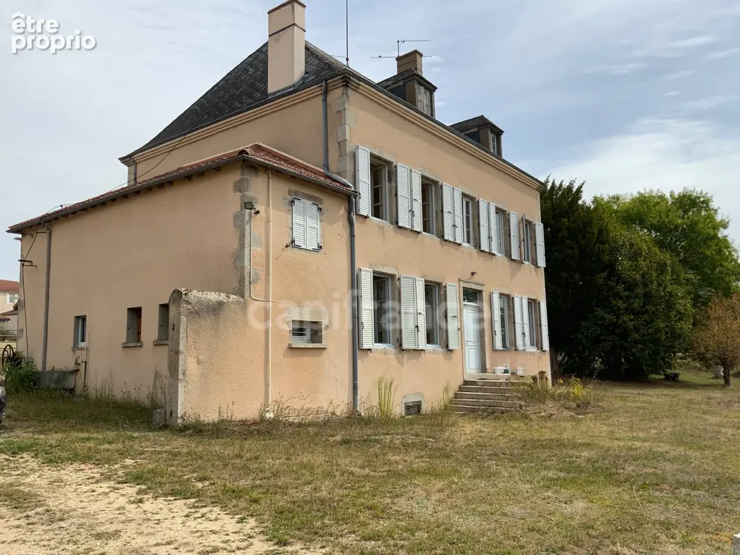 A  saint forgeux lespinasse (42) maison de caractere de 200 m2 avec dependances et terrain clos de 8400m2 - photo 14