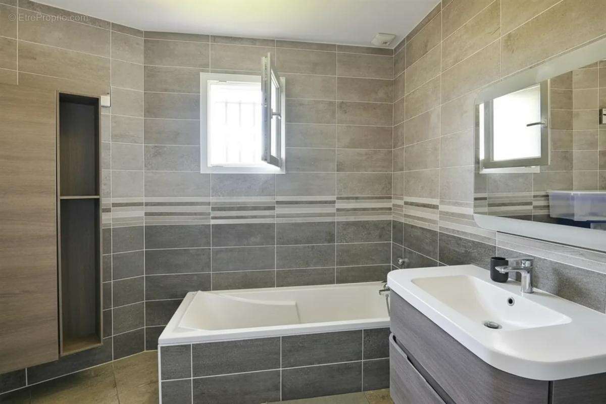 Maison de 5 pièces de 119 m² à Saint-Remèze - photo 21