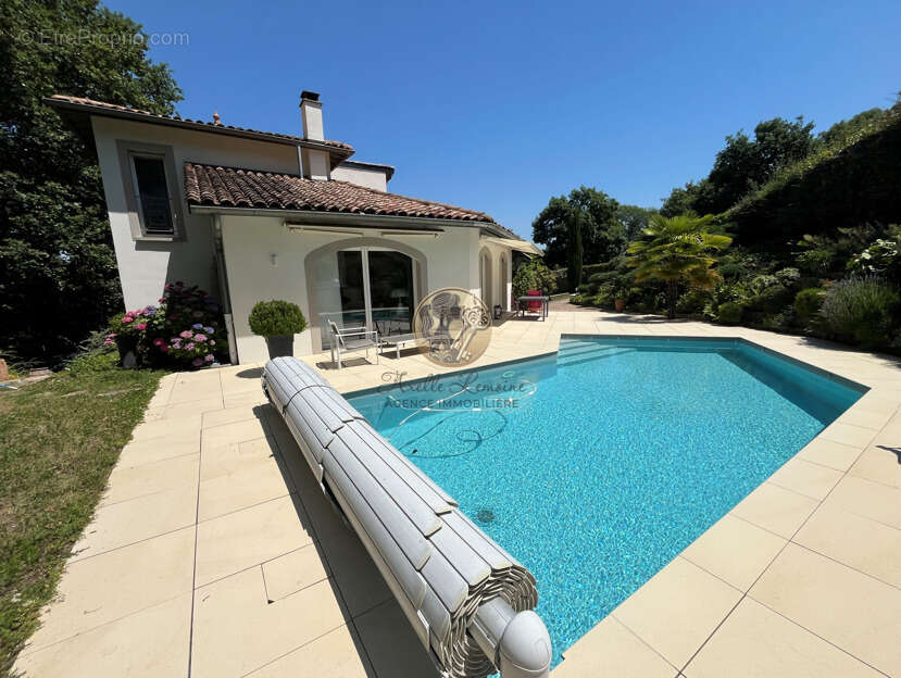 Maison à CHARBONNIERES-LES-BAINS