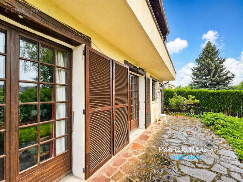 Maison à LES CLAYES-SOUS-BOIS