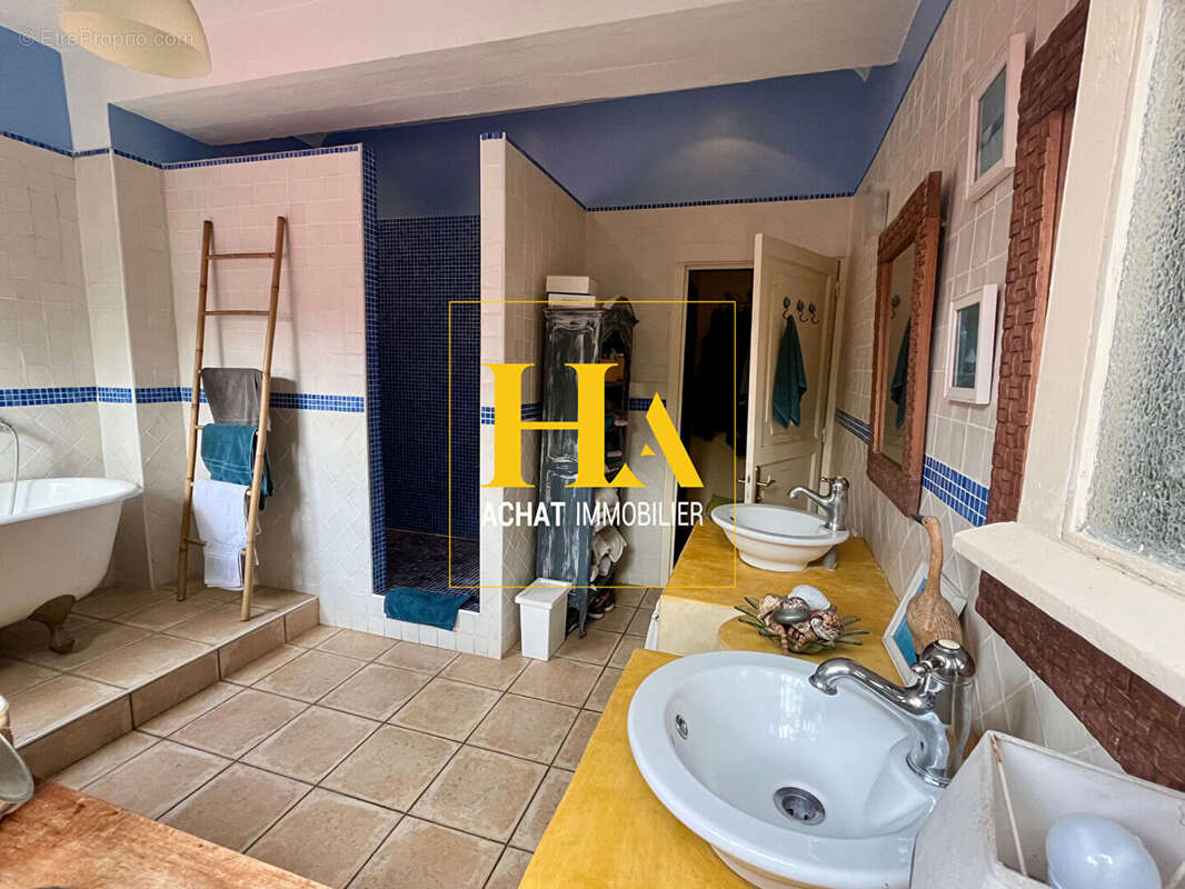 Maison 7 pièces 235m² Le Tampon - Centre ville - photo 6