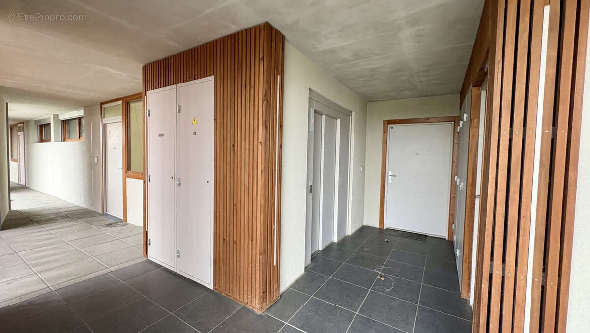 Appartement à BEAUZELLE