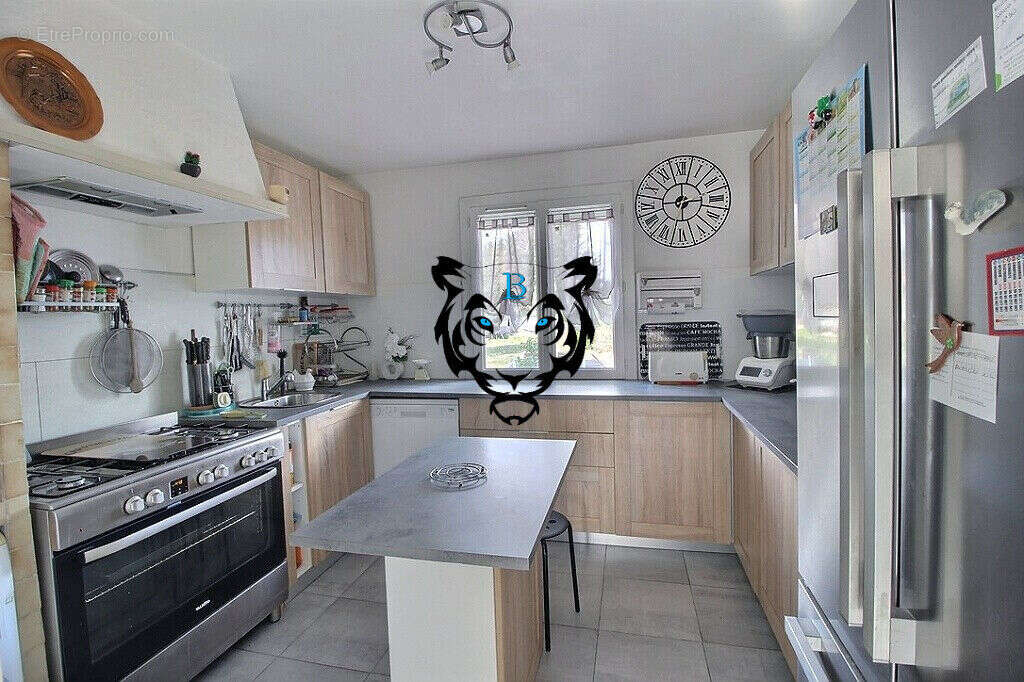Maison à LE MUY