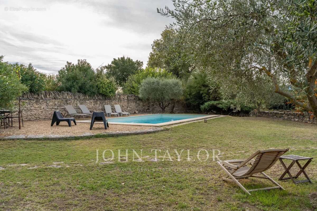 Maison à GORDES
