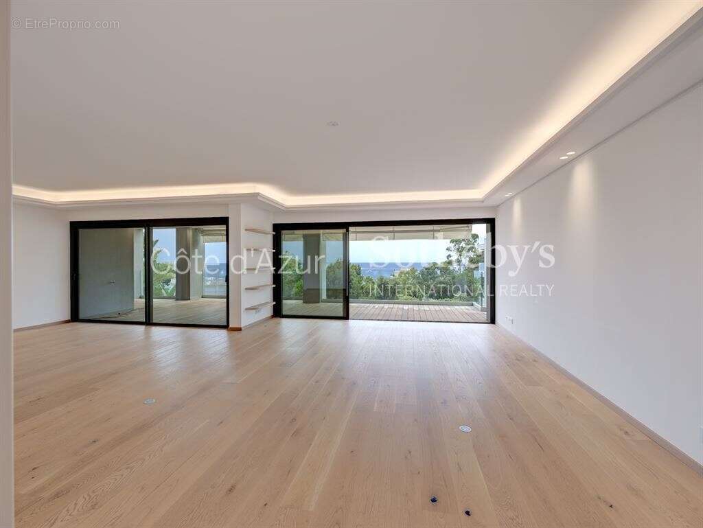 Appartement à VALLAURIS