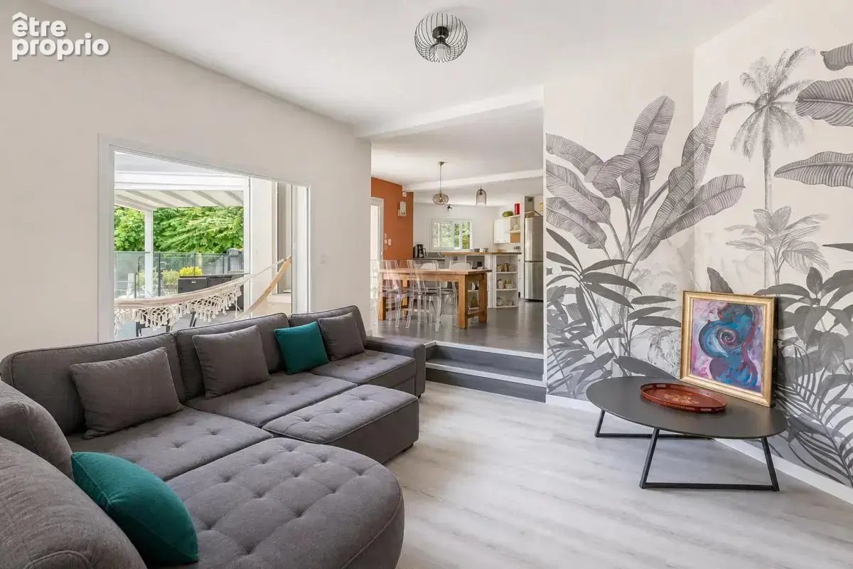 Maison de 8 pièces de 210 m² à Saint-Cyr-sur-le-Rhône - photo 2