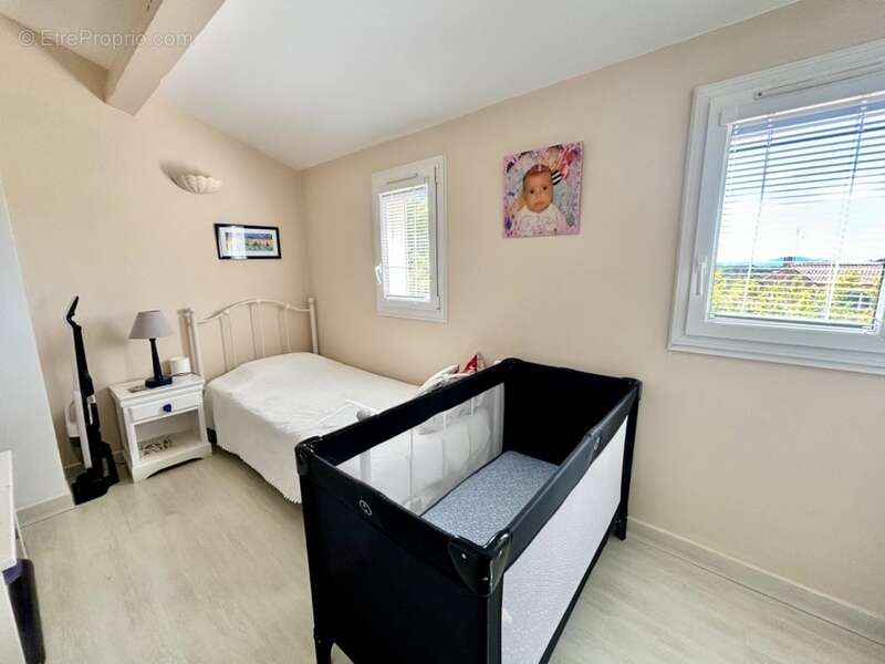 Dpt Var (83), à vendre FREJUS Tour de mare, maison P6 de 156 m² - Terrain de 1790 m² - photo 12