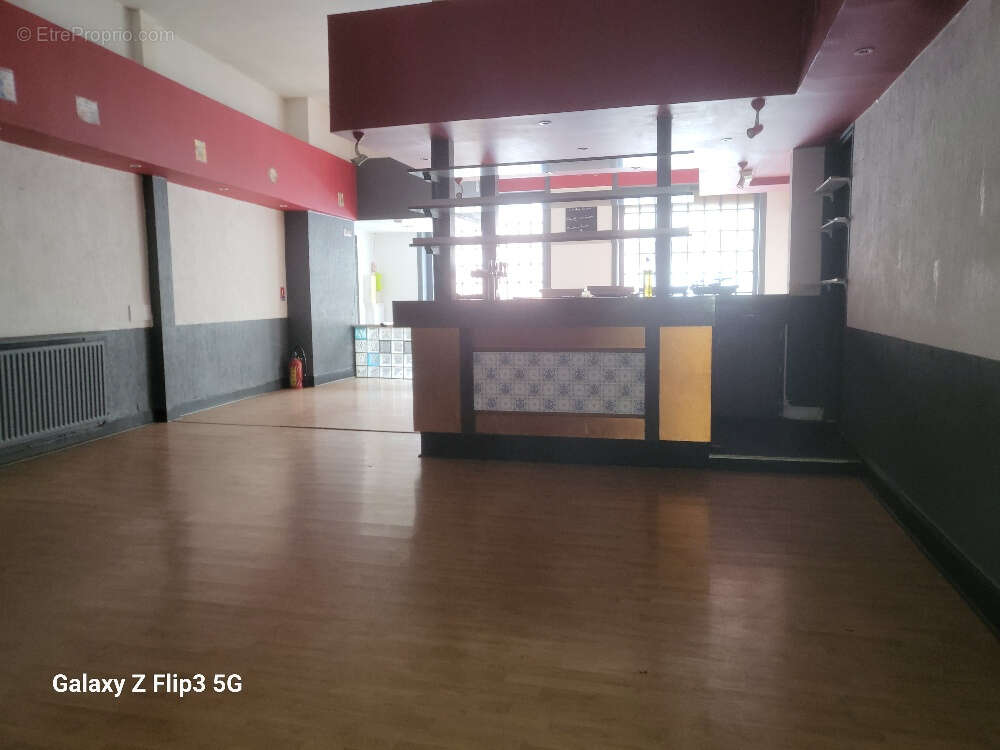 Local commercial 160 m² plus 60 M² jardin - photo 2