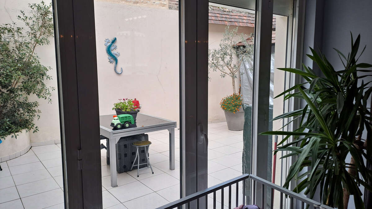 Maison à AILLANT-SUR-THOLON