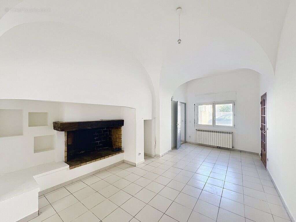 Maison 340 m² à Paulhan  - photo 3