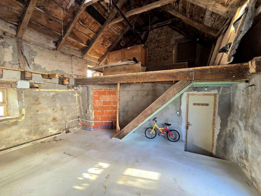 Maison à COMPS-LA-GRAND-VILLE