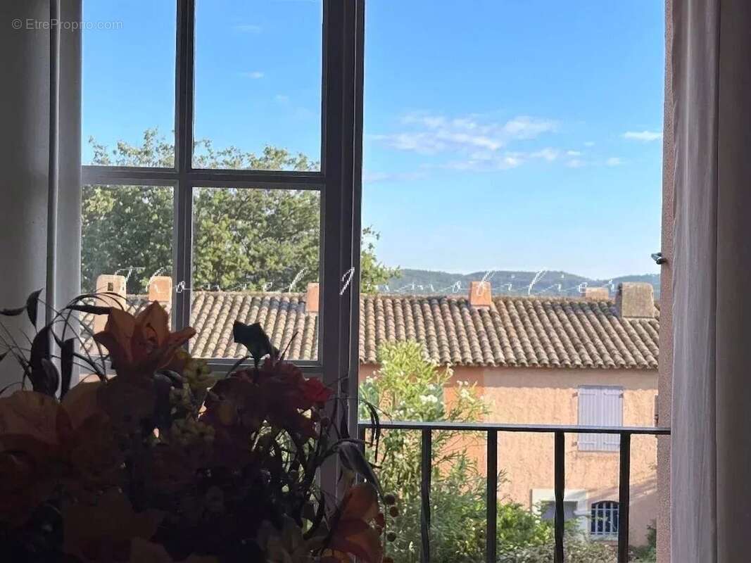 À vendre à Grimaud studio dans résidence avec piscine - photo 5