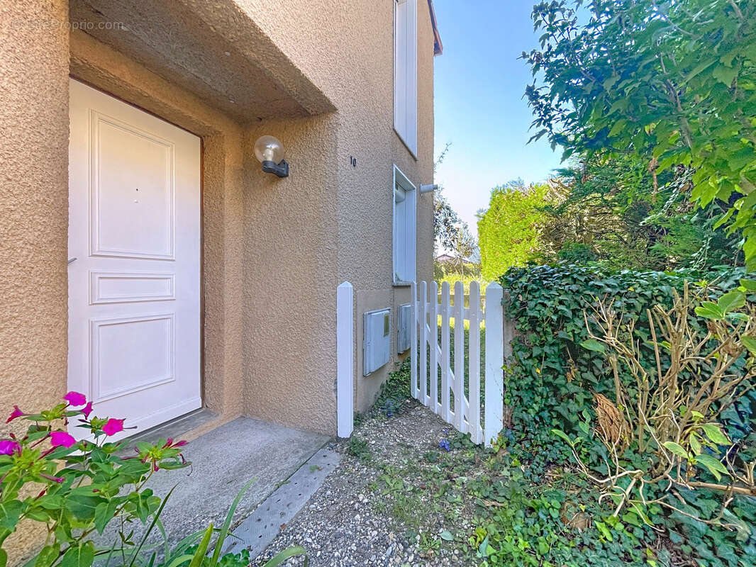 Maison à SAINT-GENIS-LAVAL