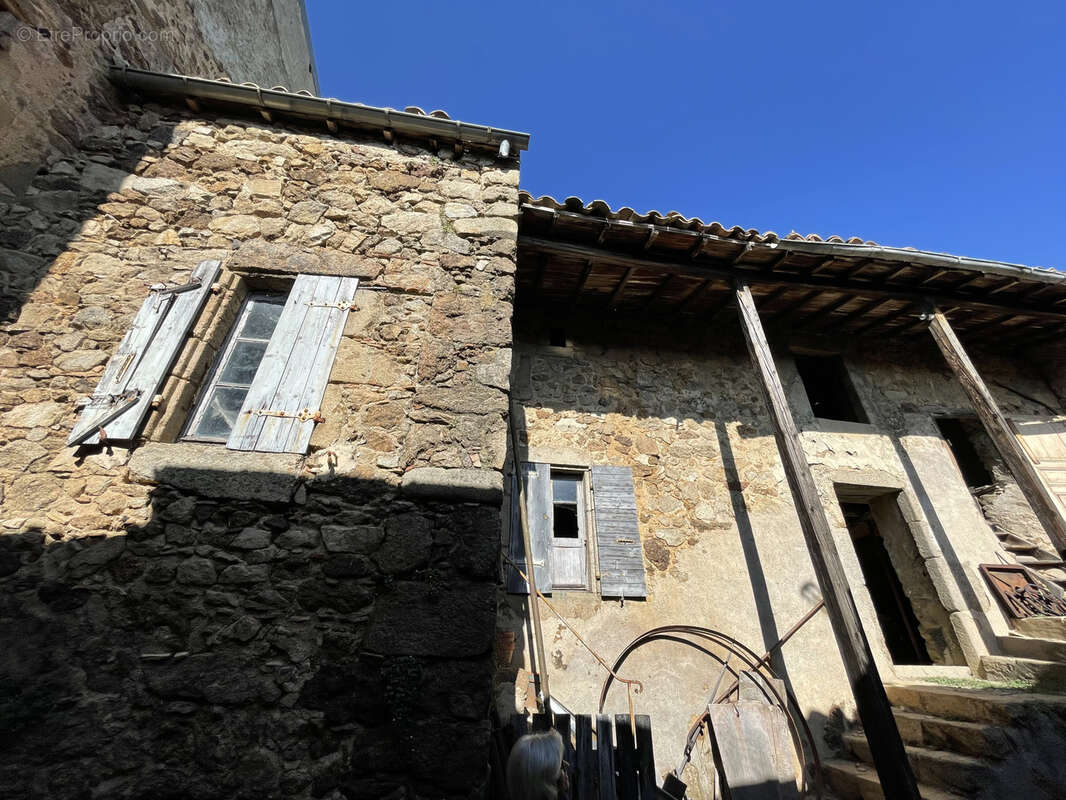 Maison à DAVEZIEUX