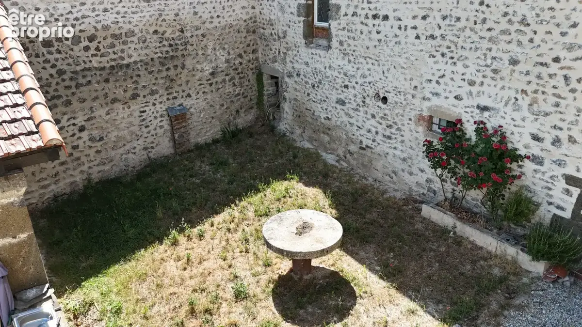 Maison familiale avec grange de 130 m², dépendances et terrain de 1 282 m² - photo 11