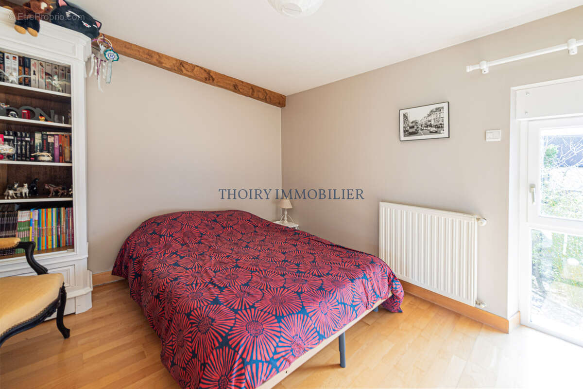 Propriété du 19e siècle en pierres apparentes de 210 m2 habitables + dépendance sur 1281 m2 de terrain - photo 15