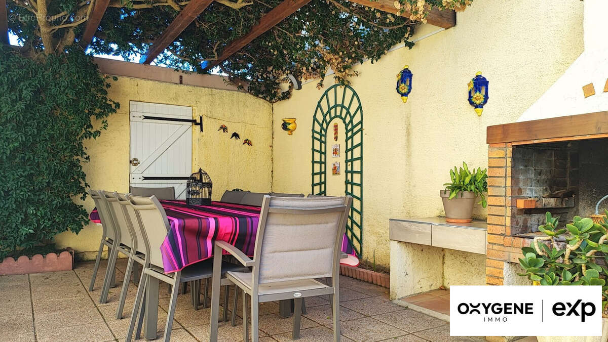 Maison à SAINT-LAURENT-DE-LA-SALANQUE