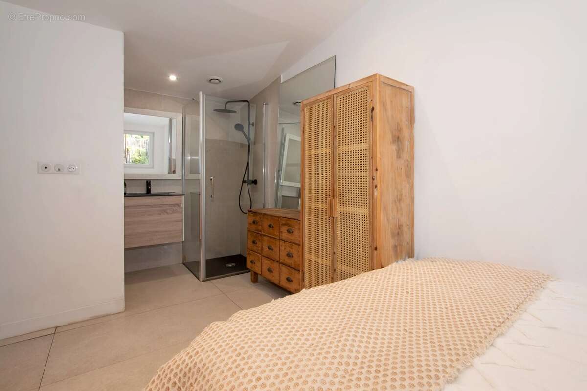 Maison à CHATEAUNEUF-GRASSE