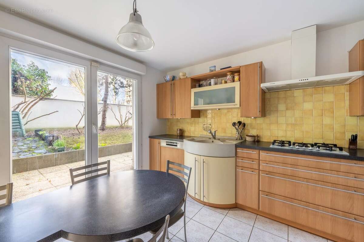 Appartement à COURBEVOIE