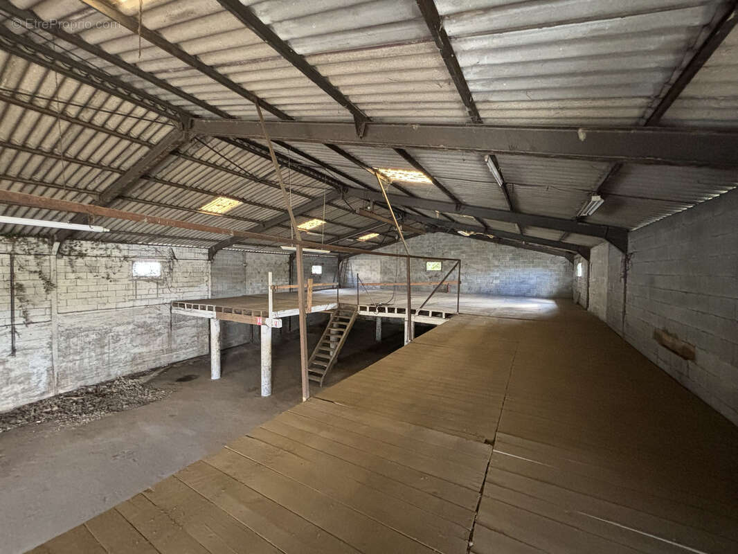 Commerce à SAINT-YRIEIX-LA-PERCHE