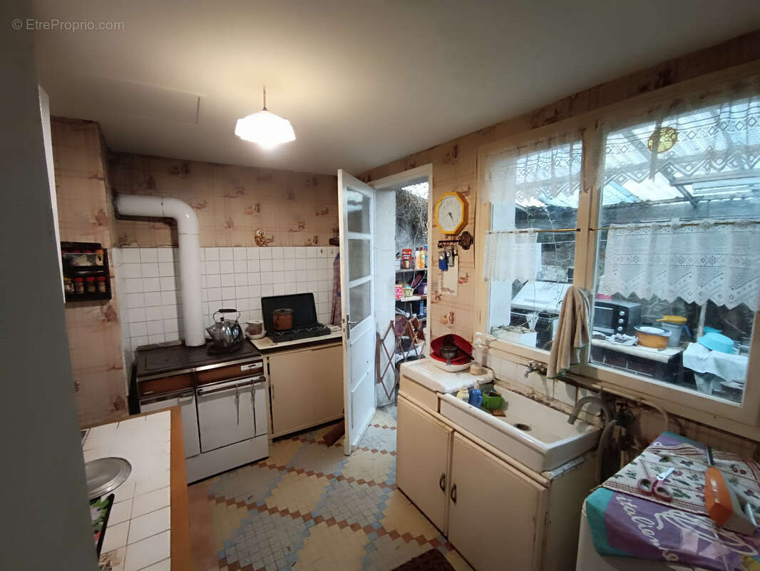 Maison à rénover avec garage - photo 2