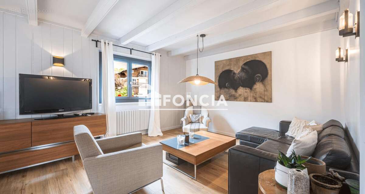 Taconnaz – Superbe chalet rénové de 120 m² avec vue, terrain de 849 m² et permis d'agrandissement - photo 13