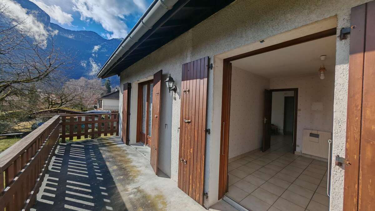 Maison à NOYAREY