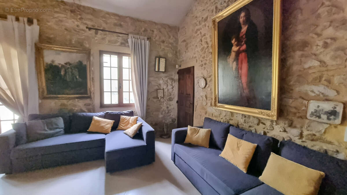 Ensemble immobilier de 281 m2 habitables et 740 m2 de bâtiments annexes - photo 5
