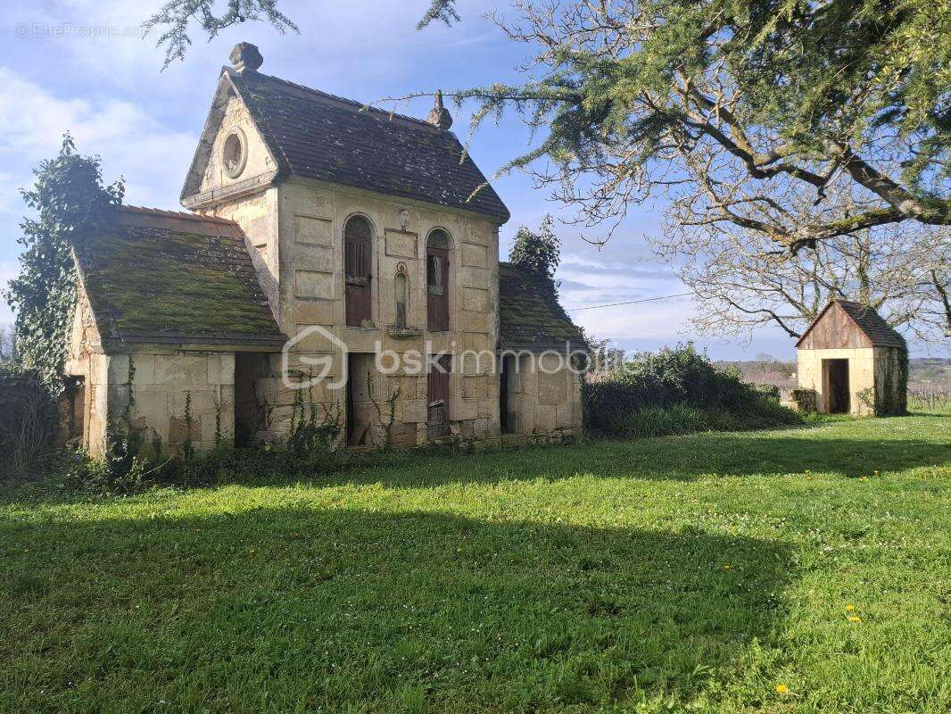 Corps de ferme en partie habitable - 500 m² sur terrain de 3000 m² - photo 6
