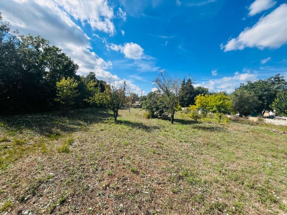 Terrain à CAMPS-LA-SOURCE