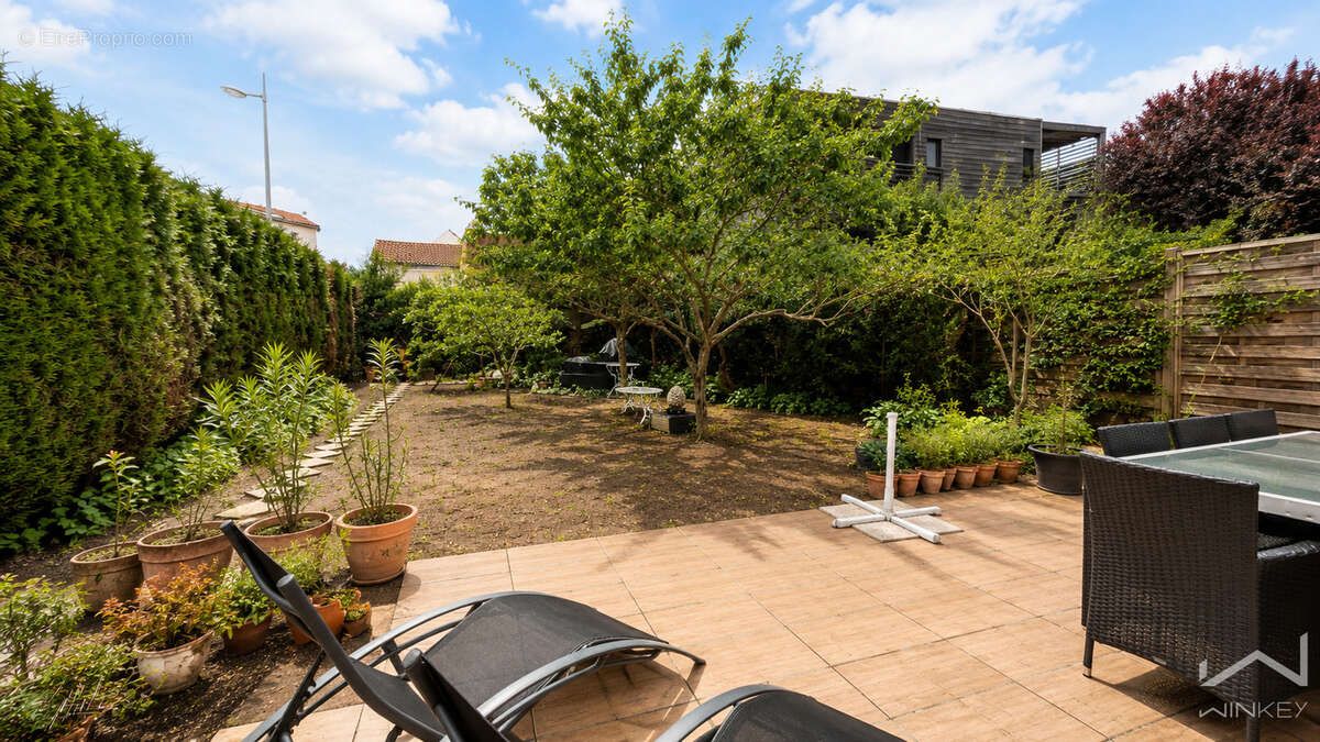 Nanterre — Mont-Valérien  Maison familiale 4 chambres — Grand jardin plain pied SE — Sous-sol complet - photo 2