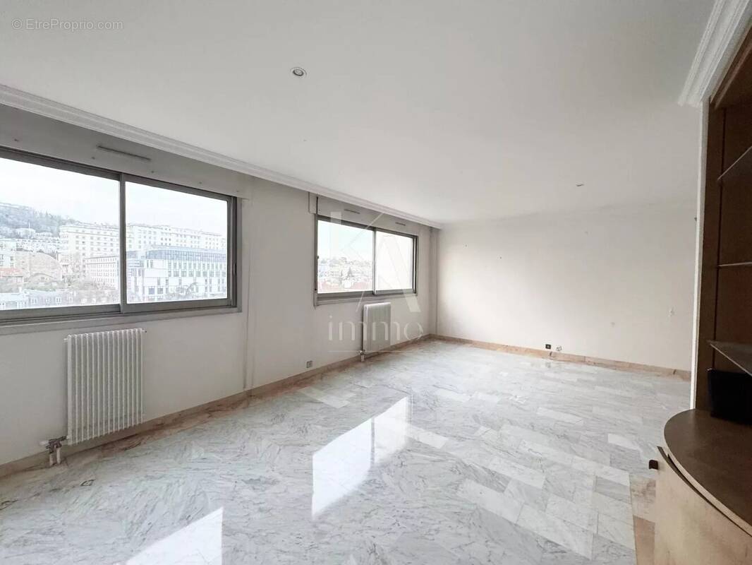 Appartement à SURESNES