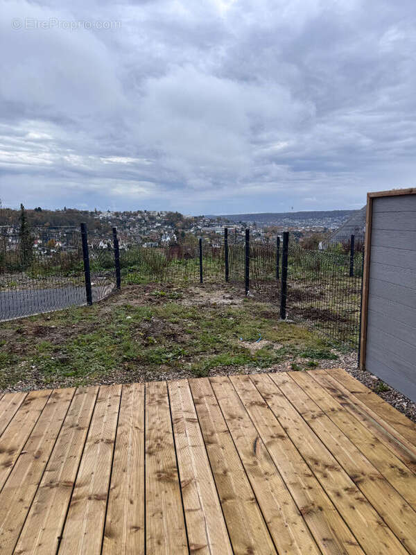 Appartement à MONT-SAINT-AIGNAN