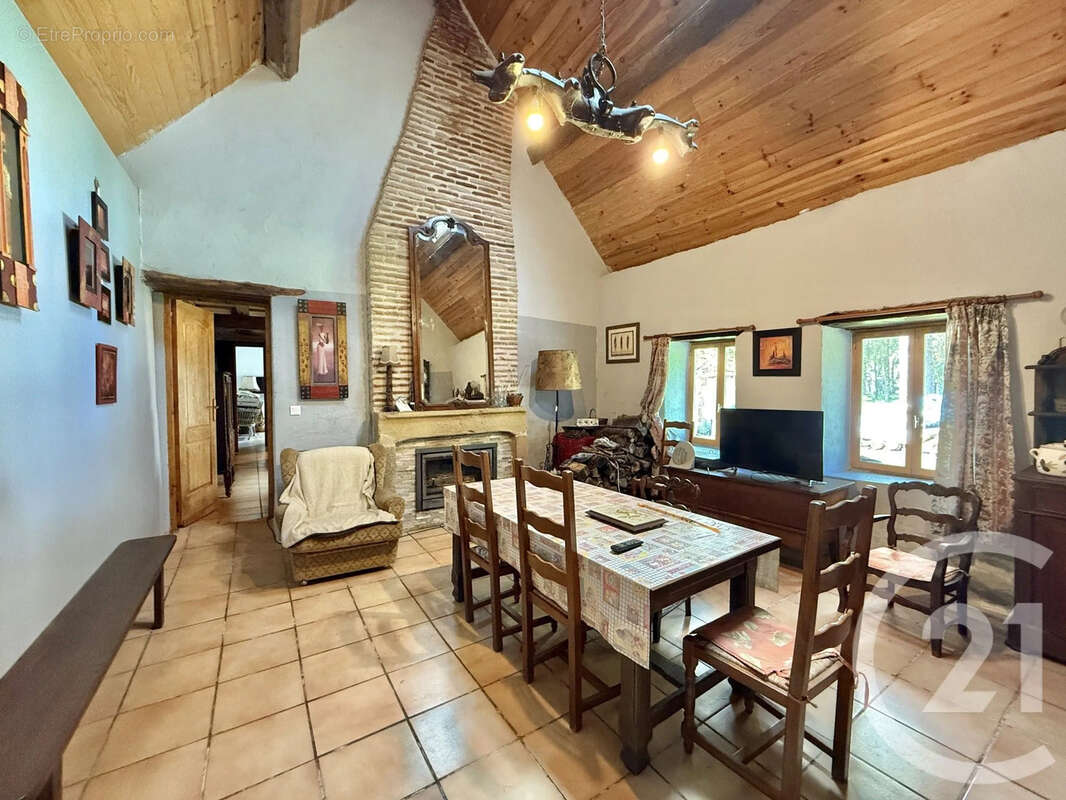 Maison à SOUVIGNY