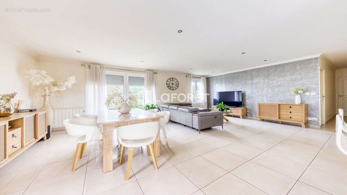 Maison à OZOIR-LA-FERRIERE