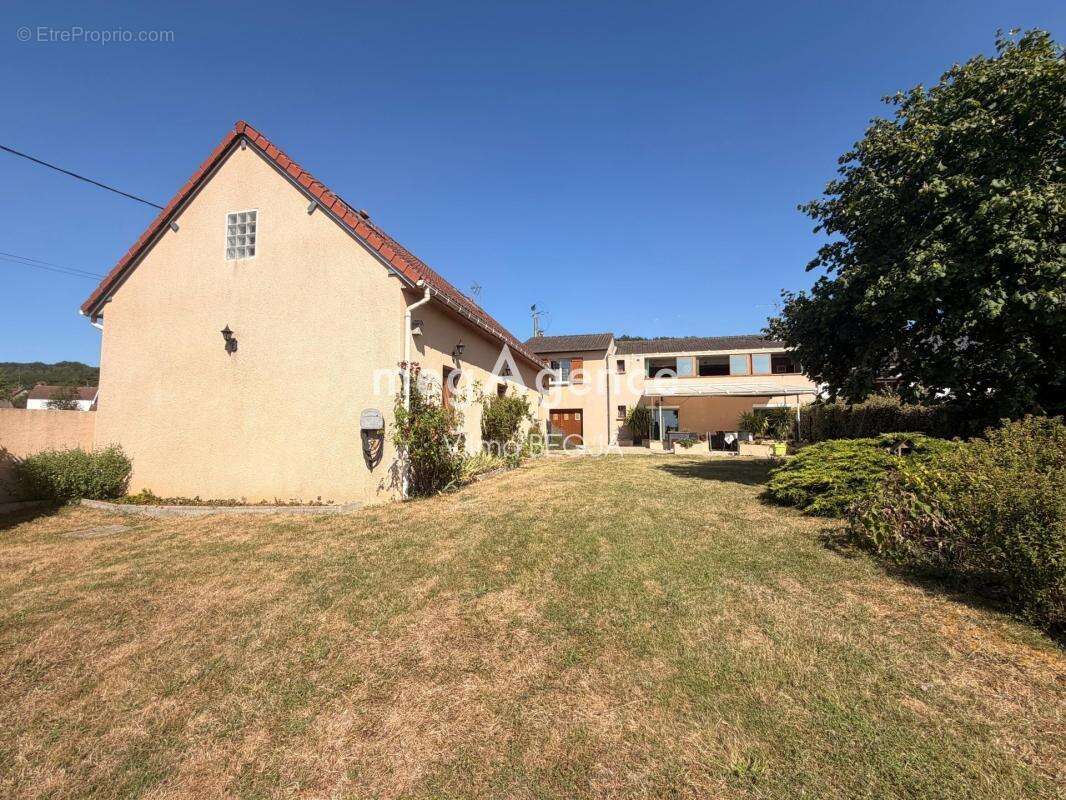 Maison familiale de caractère 8 pièces – 270 m² habitables – Dépendance – Double garage - photo 9