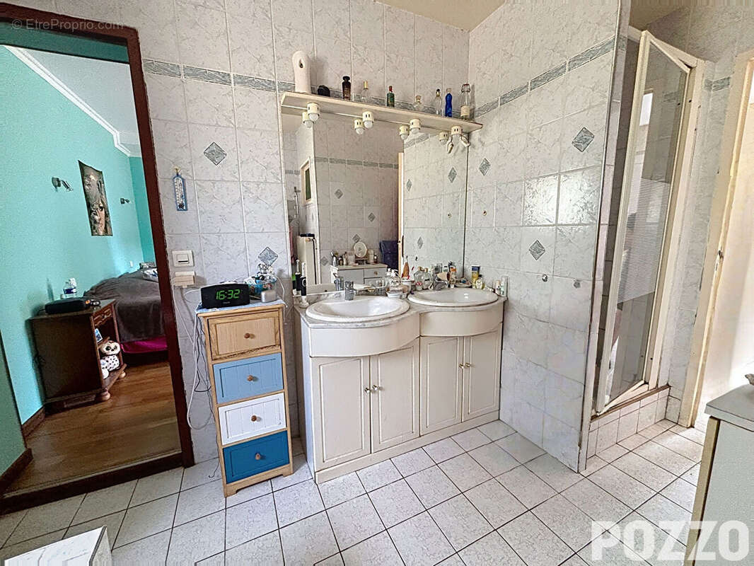 A Vendre - Saint Jean De La Haize - Maison 6 pièce(s) 127 m² - photo 10