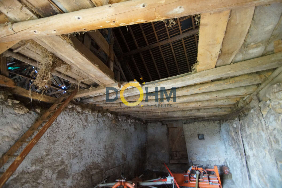 Ancien corps de ferme a vendre d'une surface au sol de 258 m2 - photo 4