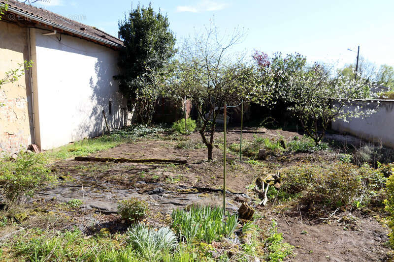 Jolie maison en pierre de taille au cœur de Saint-Julien sur Reyssouze - photo 2